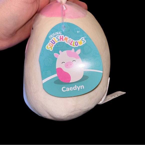 Caedyn the Cow (eyes closed version) 8-inch Original Squishmallow NWT - Picture 4 of 11
